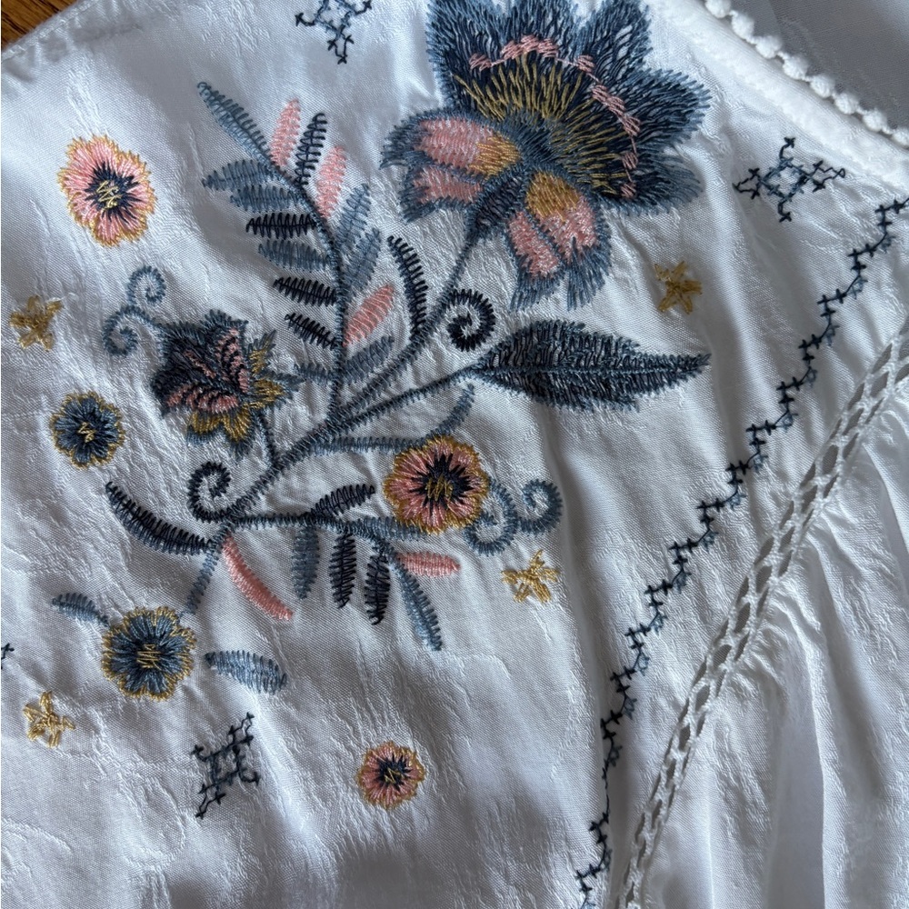Knox Rose White and Blue Floral Embroidered Top - Picture 6 of 9